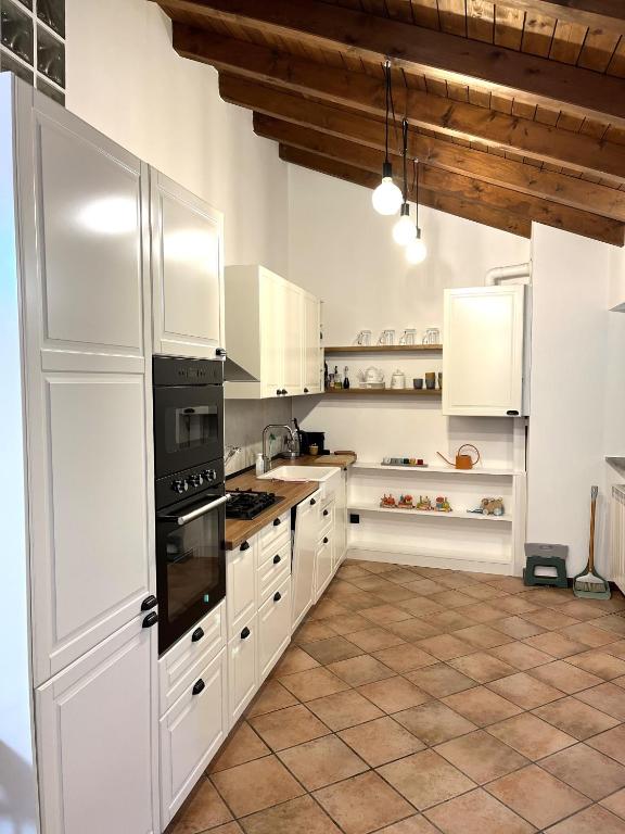 A kitchen or kitchenette at Like Home XX Settembre