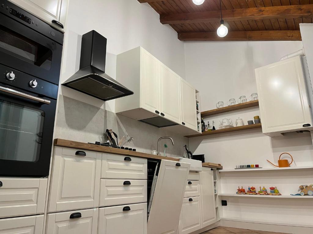 A kitchen or kitchenette at Like Home XX Settembre