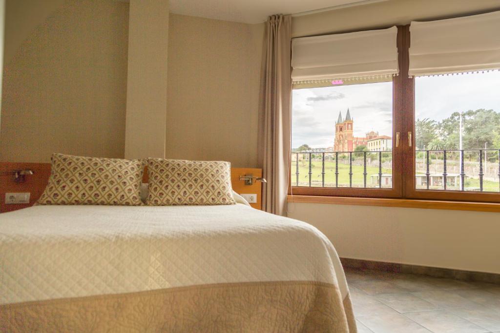Posteľ alebo postele v izbe v ubytovaní Apartamentos Playa De Cóbreces