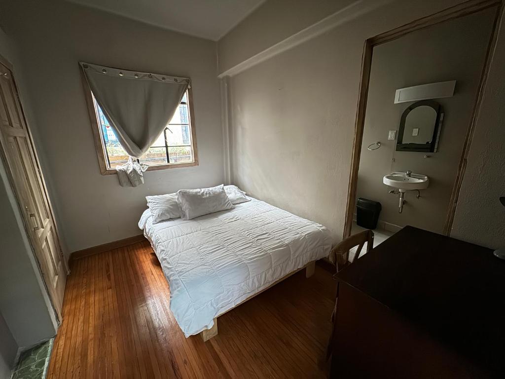 Gallery image of FRONTERA 49 Roma Norte Hostal in Mexico City