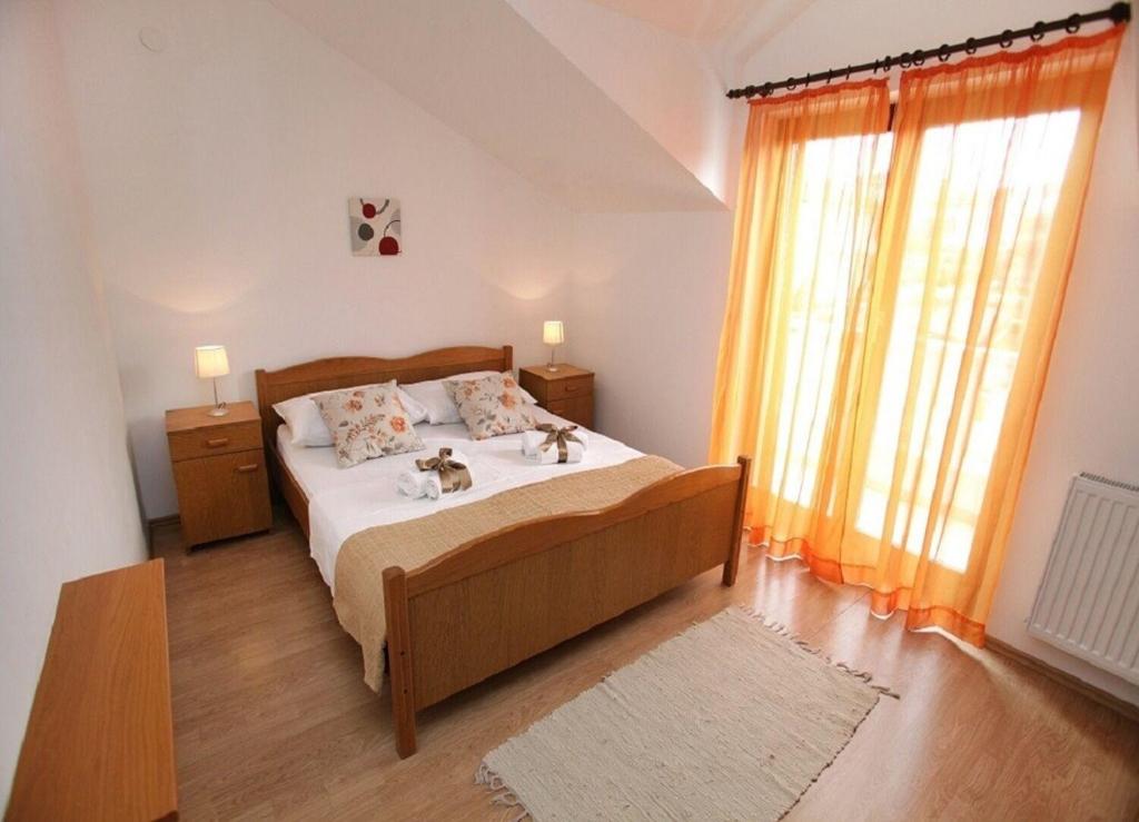 Postel nebo postele na pokoji v ubytování Apartments Antonia