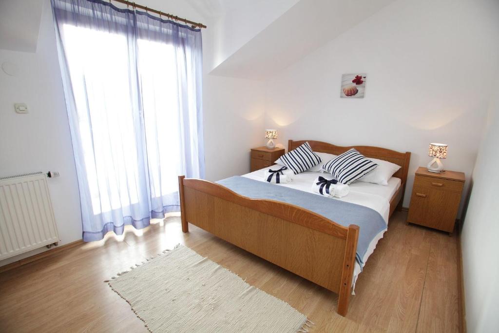 Postel nebo postele na pokoji v ubytování Apartments Antonia