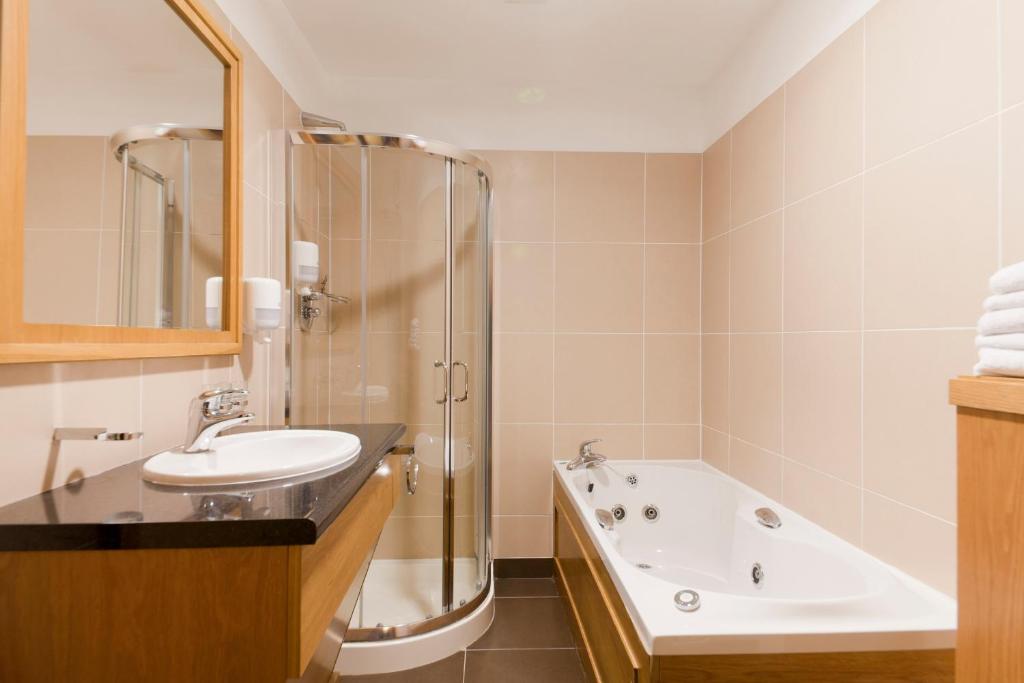 Koupelna v ubytování Upton Court Hotel