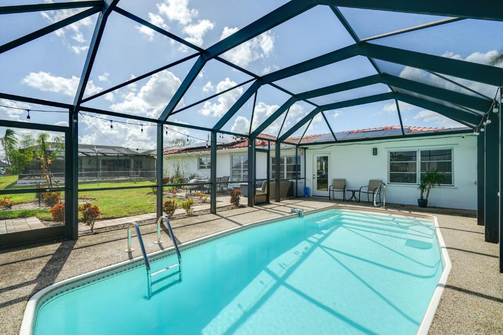 Πισίνα στο ή κοντά στο Punta Gorda Escape with Private Lanai and Pool!