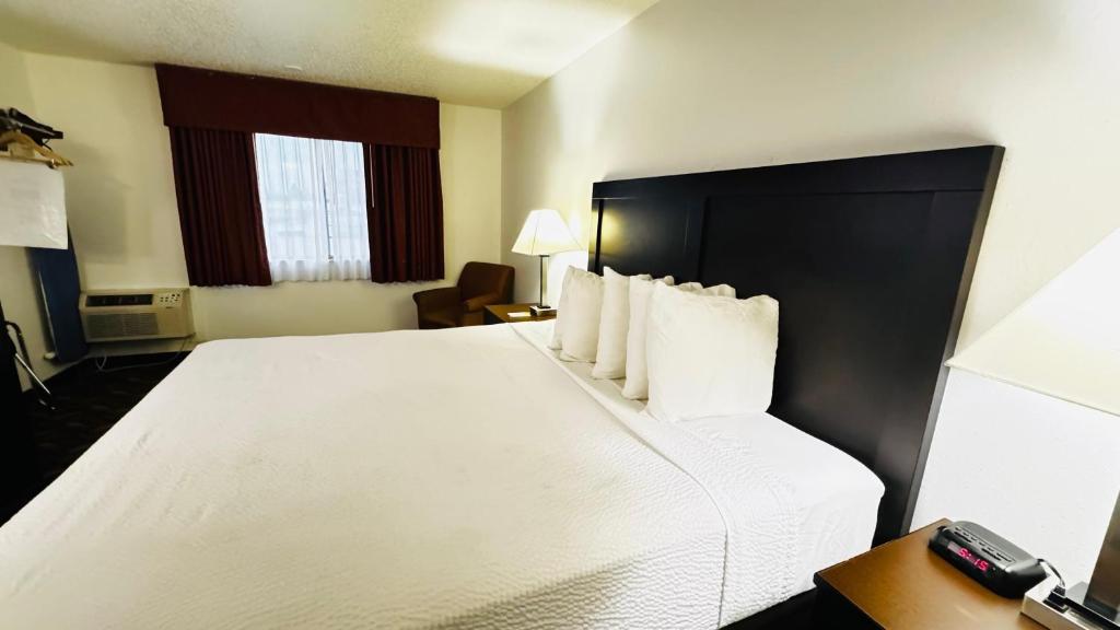 Days Inn by Wyndham North Platte - Habitación Con Cama Extragrande - No Fumadores