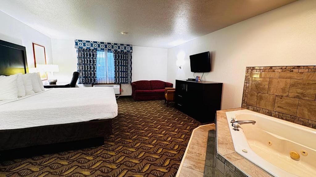 Days Inn by Wyndham North Platte - Deluxe King Room With Spa Bath- Non-Smoking