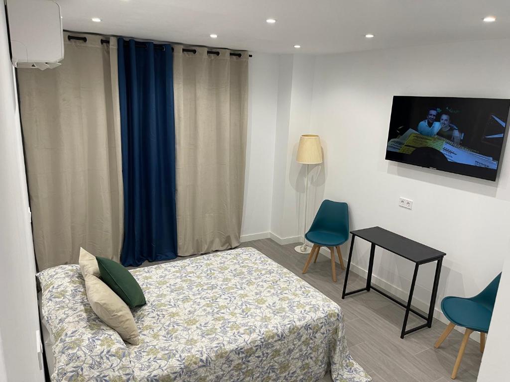 Postel nebo postele na pokoji v ubytování Estudios Nuevos Madrid Centro