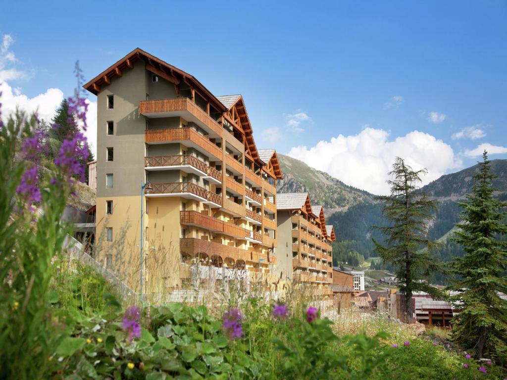 Photo de la galerie de l'établissement Chalet in Isola near Ski Slopes, à Isola 2000