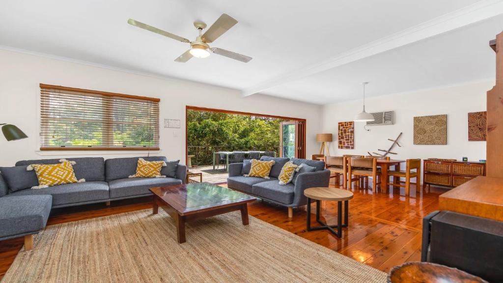 Χώρος καθιστικού στο Pearl Beach Bush Retreat