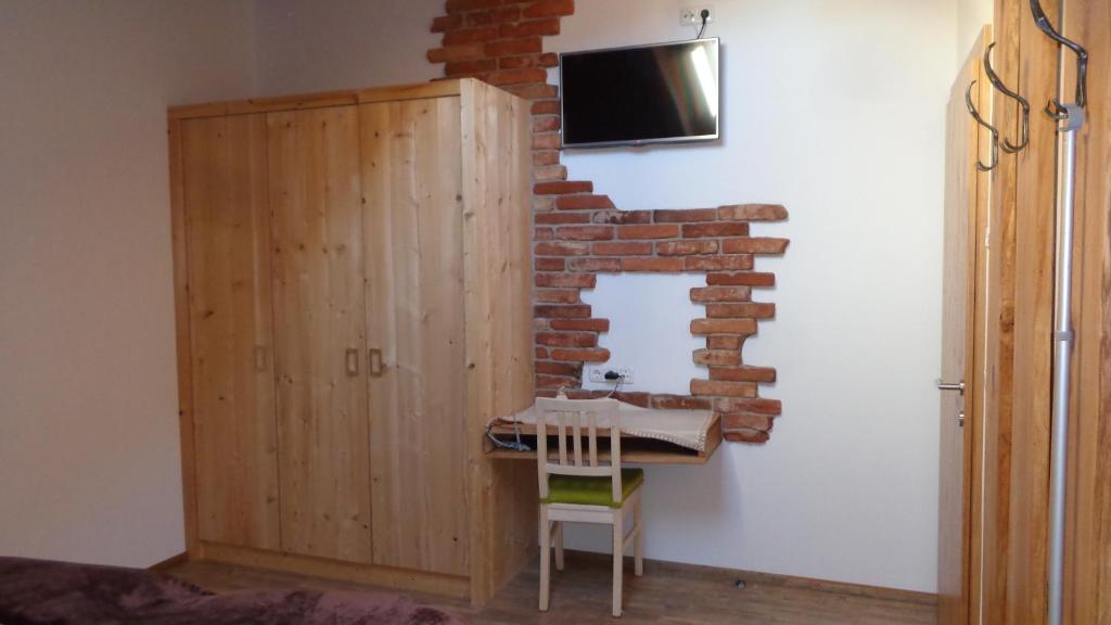 TV a/nebo společenská místnost v ubytování Gasthaus Dorfberg