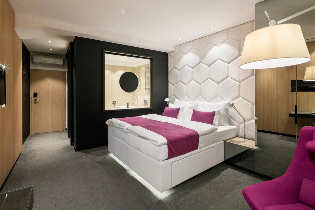 Postel nebo postele na pokoji v ubytování Pytloun Grand Hotel Imperial