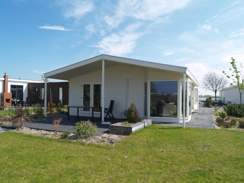 Detached chalet 30km from Maastricht