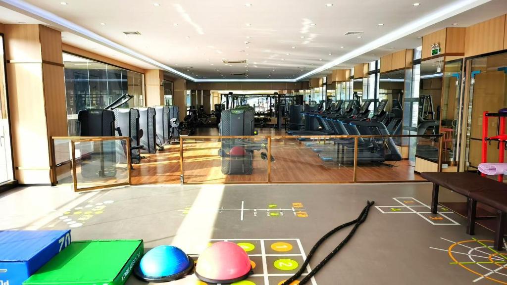 Fitness centrum a/nebo fitness zařízení v ubytování 佛山敏卓酒店Mentor Hotel