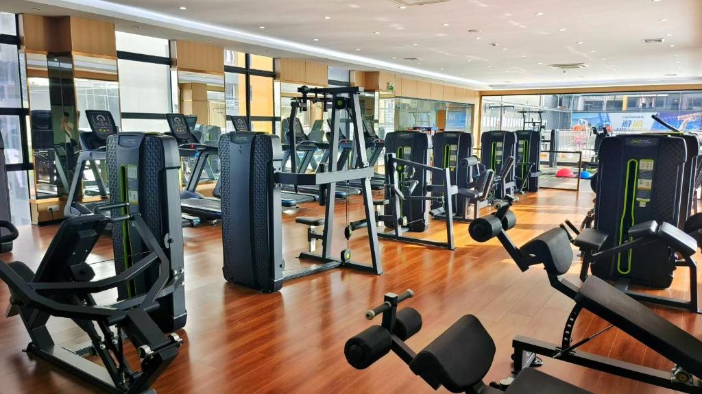 Fitness centrum a/nebo fitness zařízení v ubytování 佛山敏卓酒店Mentor Hotel