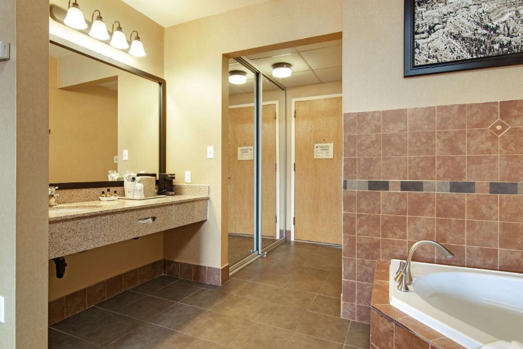 Best Western PLUS Ruby's Inn - Deluxe King Room - Non-fumeur