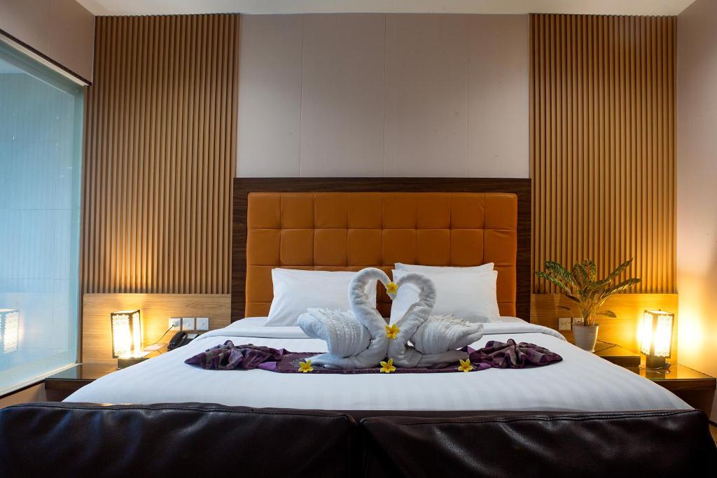 Postel nebo postele na pokoji v ubytování Lombok Plaza Hotel and Convention