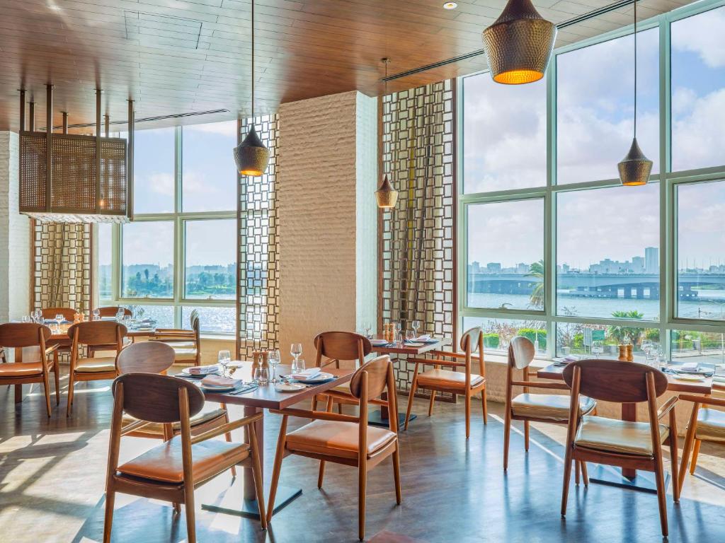 Posezení v ubytování Hilton Cairo Nile Maadi