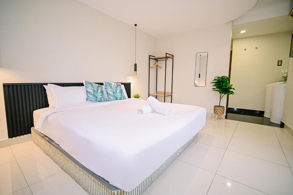 Postel nebo postele na pokoji v ubytování Swing & Pillows - Masjid Jamek Kuala Lumpur