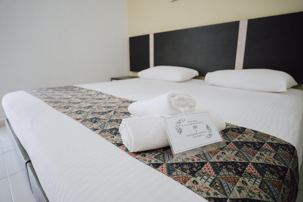Postel nebo postele na pokoji v ubytování ND Hotel Melaka