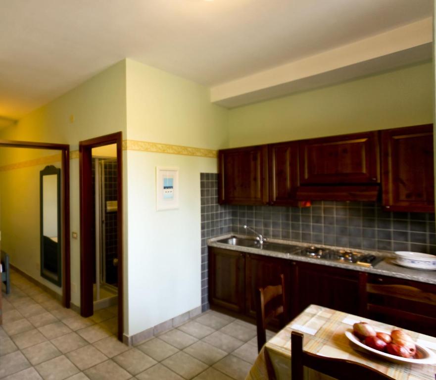 A kitchen or kitchenette at Residence Costamartino