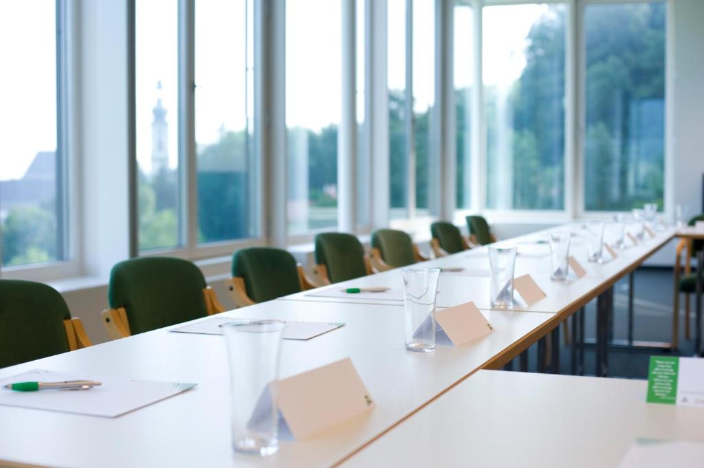 The business area and/or conference room at SPES Hotel & Seminare
