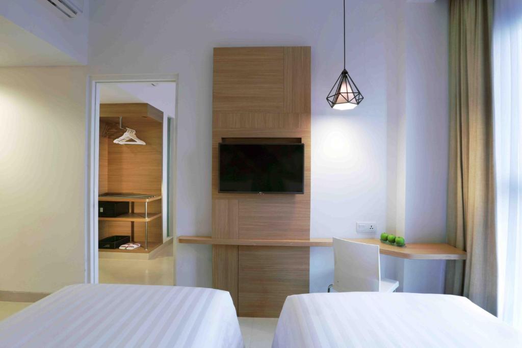 Postel nebo postele na pokoji v ubytování favehotel Malioboro - Yogyakarta