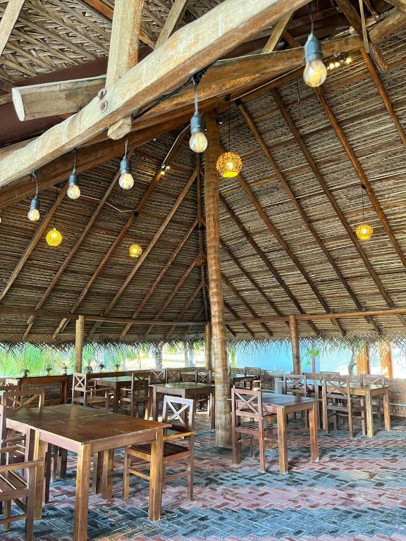 Restaurace v ubytování NN Beach Resort Nilaveli