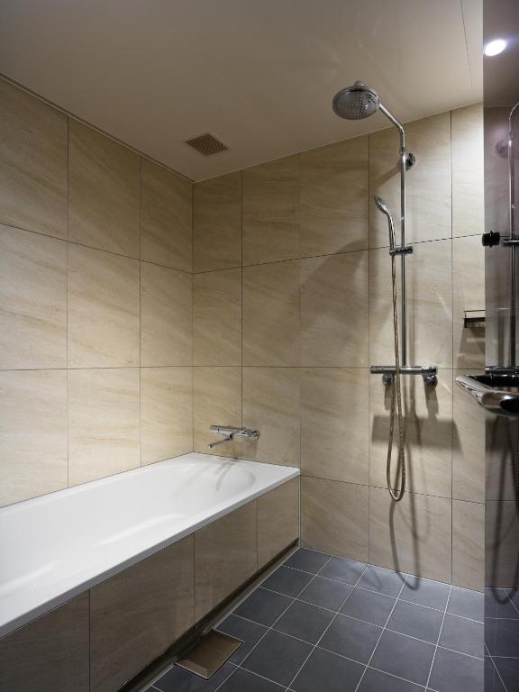 Mitsui Garden Hotel Jingugaien Tokyo Premier - Junior Suite King Room With Balcony