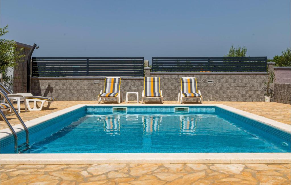 Bazén v ubytování Two-Bedroom Holiday Home In Valtura nebo v jeho okolí