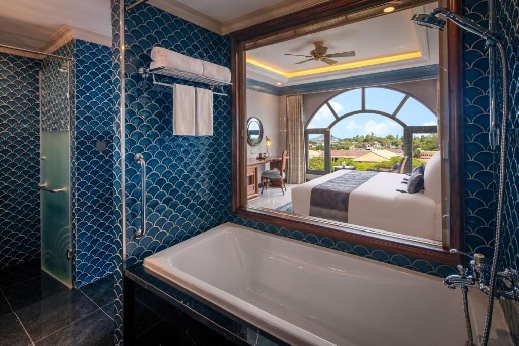Junior Suite River View - Free Traditional Costume