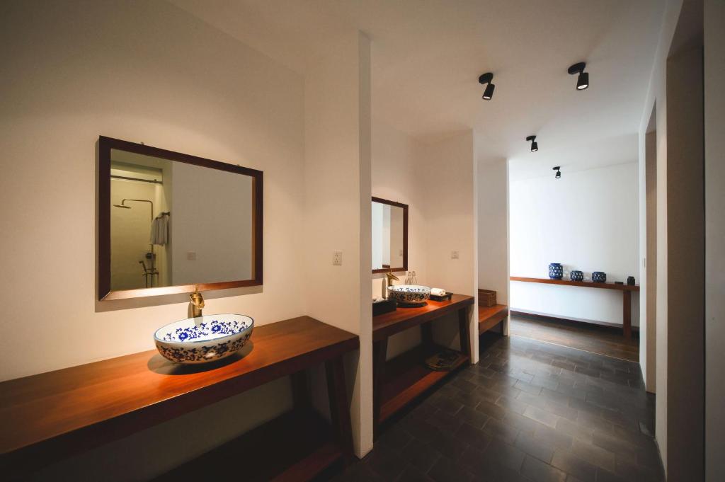aNhill Penthouse