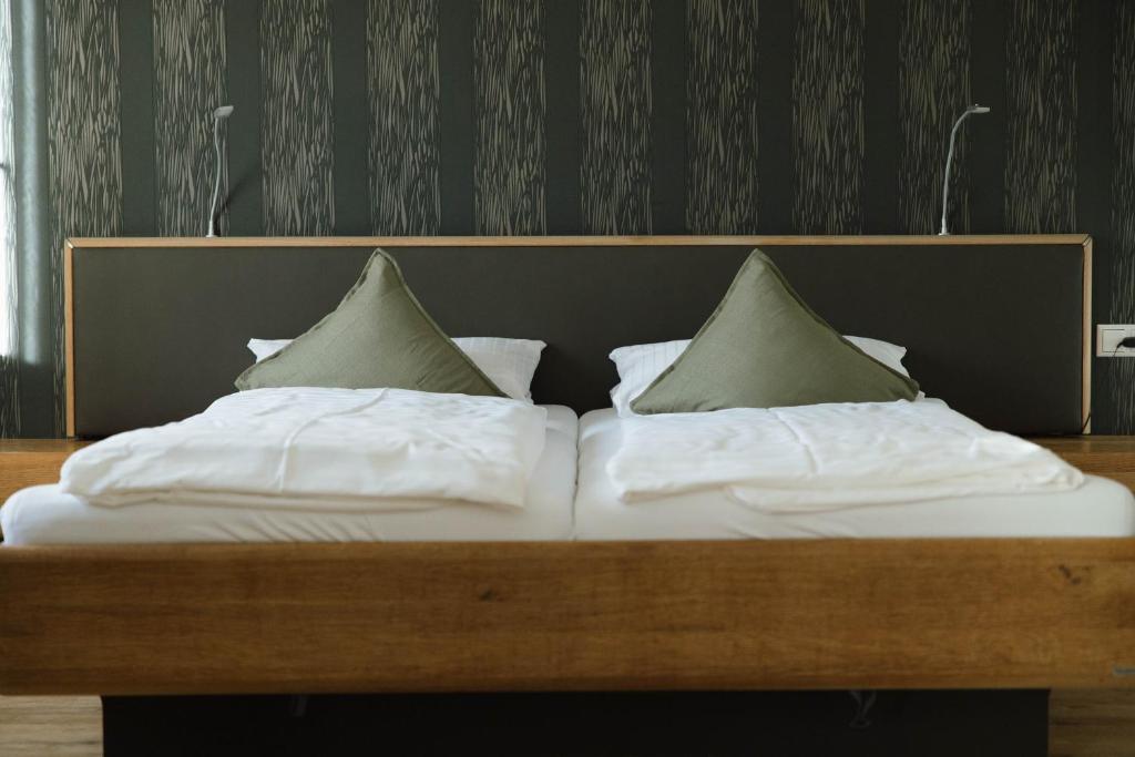 Postel nebo postele na pokoji v ubytování Feelfalt Hotel