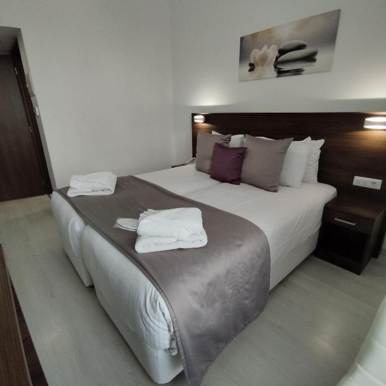 Postel nebo postele na pokoji v ubytování International Atene hotel