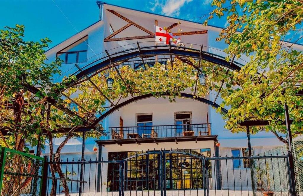 Edifici on està situat l'hostal o pensió