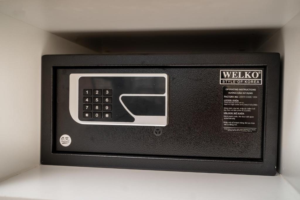 DeLaSea Ha Long Hotel - Modern Bayview Escape - 13