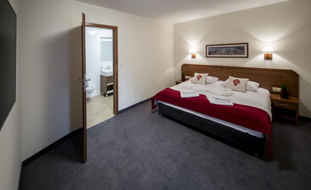 Hotel Logos - One-Bedroom Apartment With Balcony