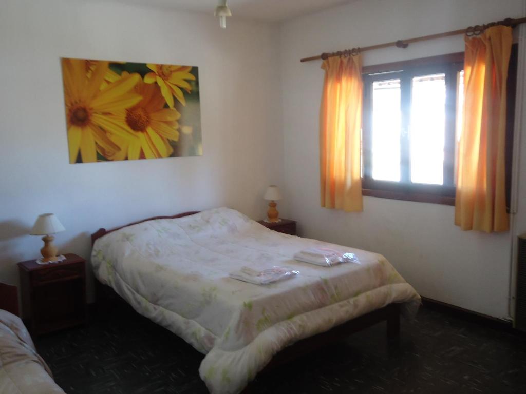 Una cama o camas en una habitación de Los Girasoles team family