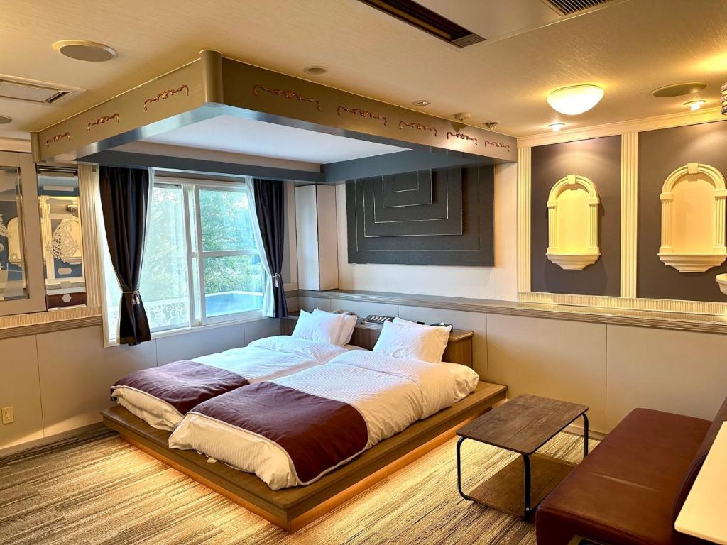 Postel nebo postele na pokoji v ubytování 富士Outlet温泉Hotel