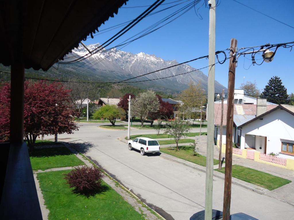 Una imagen general de la montaña o una montaña tomada desde el departamento