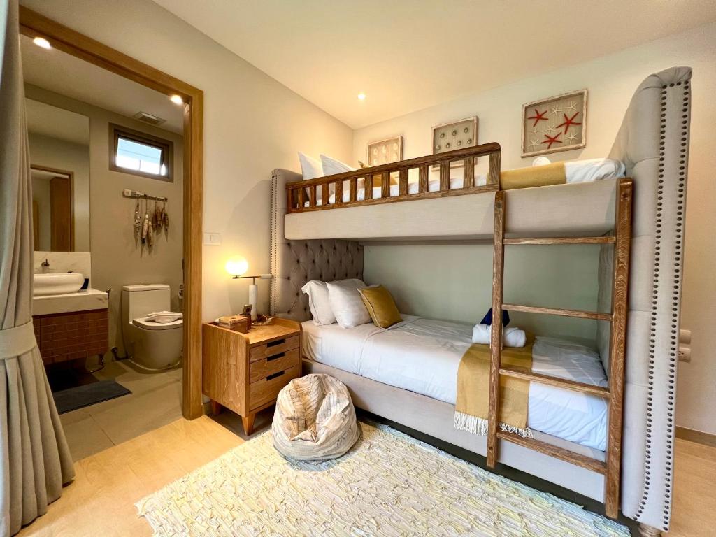 Postel nebo postele na pokoji v ubytování Trichada Villas by RESAVA