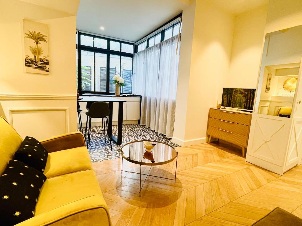 Appartements de charme du Général Leclerc - Place d'Erlon - Hypercentre - Gare - Reims - One-Bedroom Superior Apartment