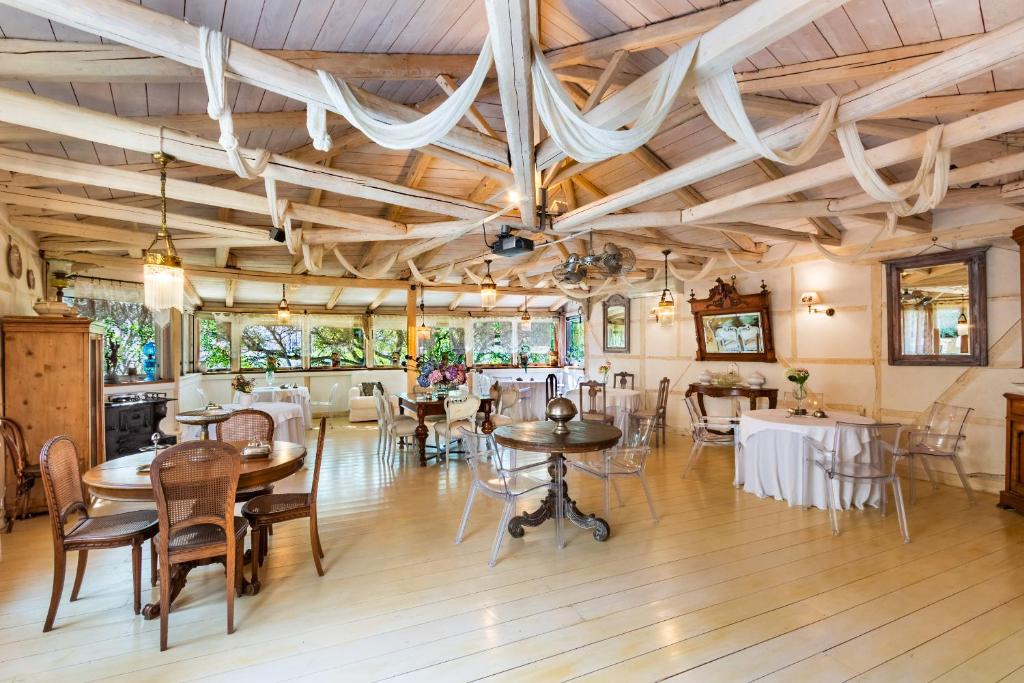 A seating area at Pavezzo Country Retreat