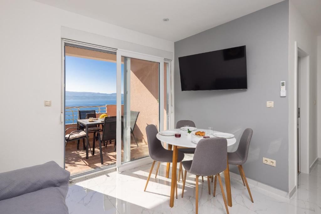 Seaview Apartments