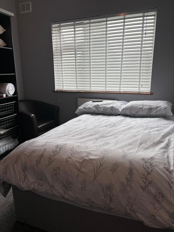 Postel nebo postele na pokoji v ubytování Lovely Double Room with Smart TV and Netflix