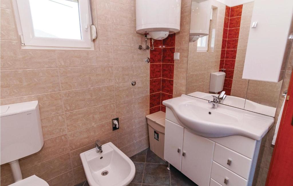 Kúpeľňa v ubytovaní Apartment Ribnica-Krusevo With Sea View Xii