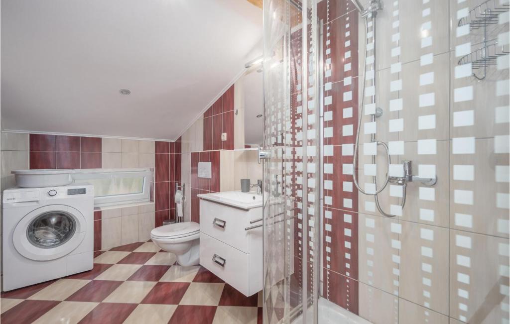 Koupelna v ubytování 5 Bedroom Stunning Home In Crikvenica