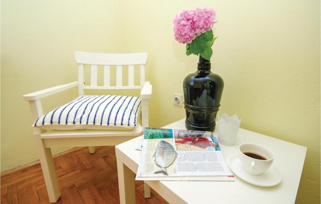 Posteľ alebo postele v izbe v ubytovaní 3 Bedroom Beautiful Home In Jadranovo