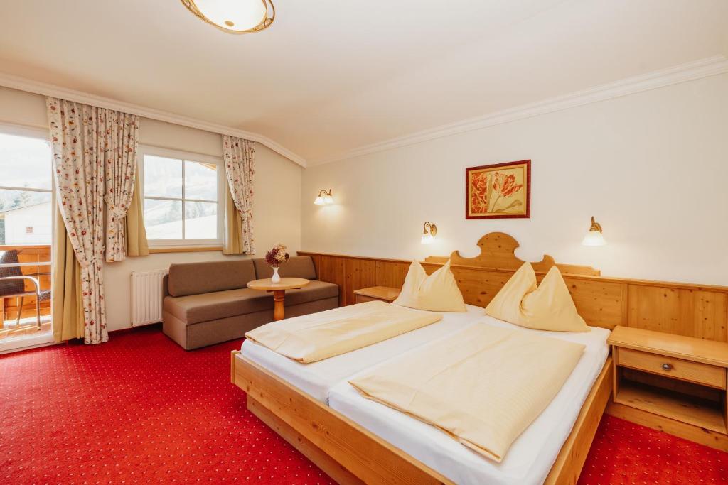 Postel nebo postele na pokoji v ubytování Hotel Lammwirt