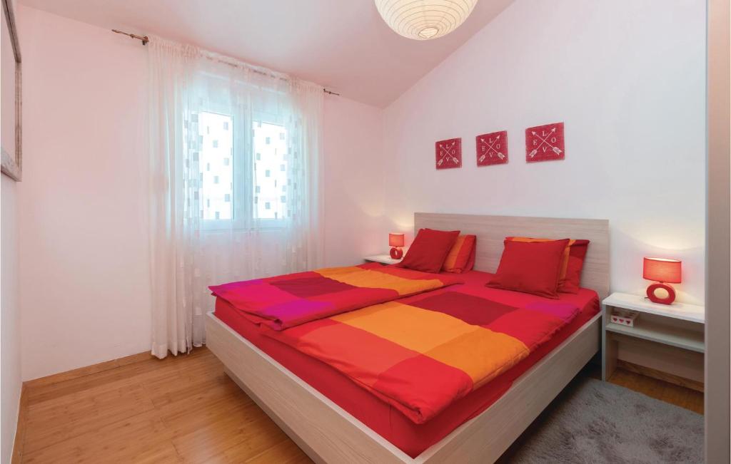 Postel nebo postele na pokoji v ubytování Four-Bedroom Holiday Home In Tkon