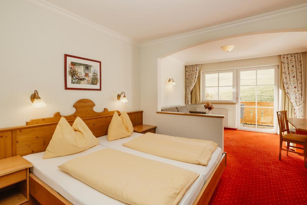 Postel nebo postele na pokoji v ubytování Hotel Lammwirt